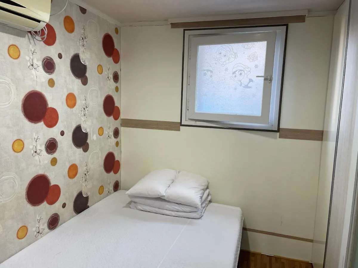 Chloe Hostel Seoul