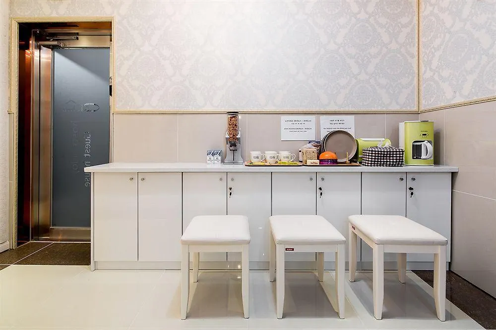 Chloe Hostel Seoul