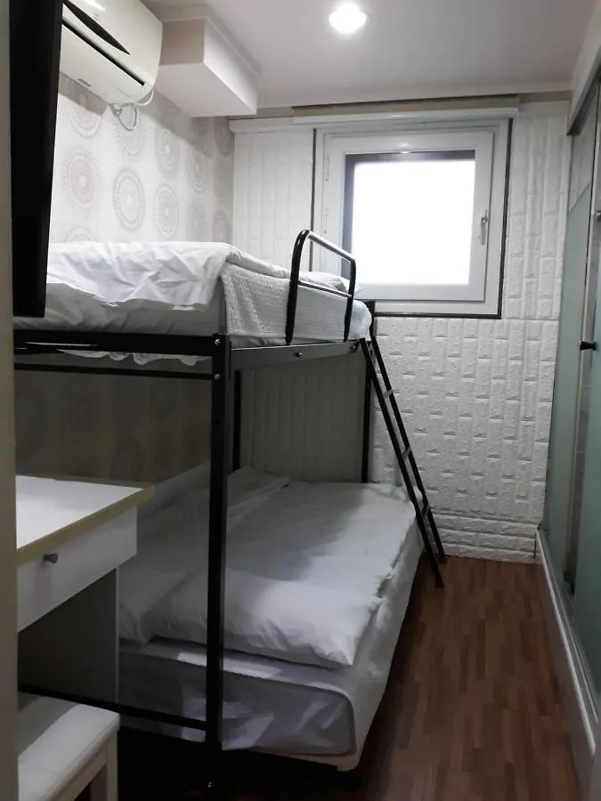 Chloe Hostel Seoul
